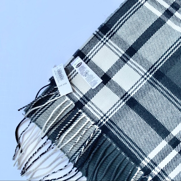New Old Navy Men’s Plaid Scarf - Picture 3 of 7